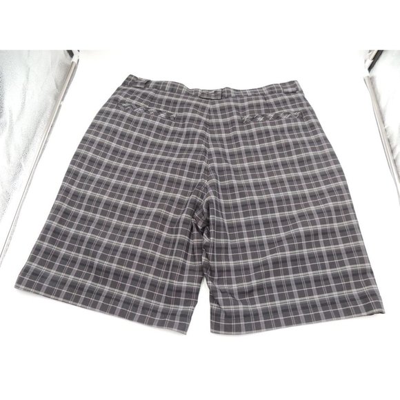 Under Armor Mens Golf Shorts size 38R - Picture 2 of 4